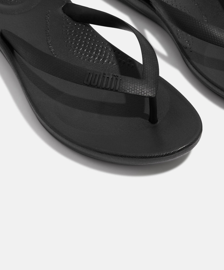 FitFlop IQushion Ergonomic All Black Slides | Free Shipping – Bstore